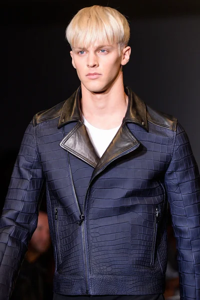 Look 17